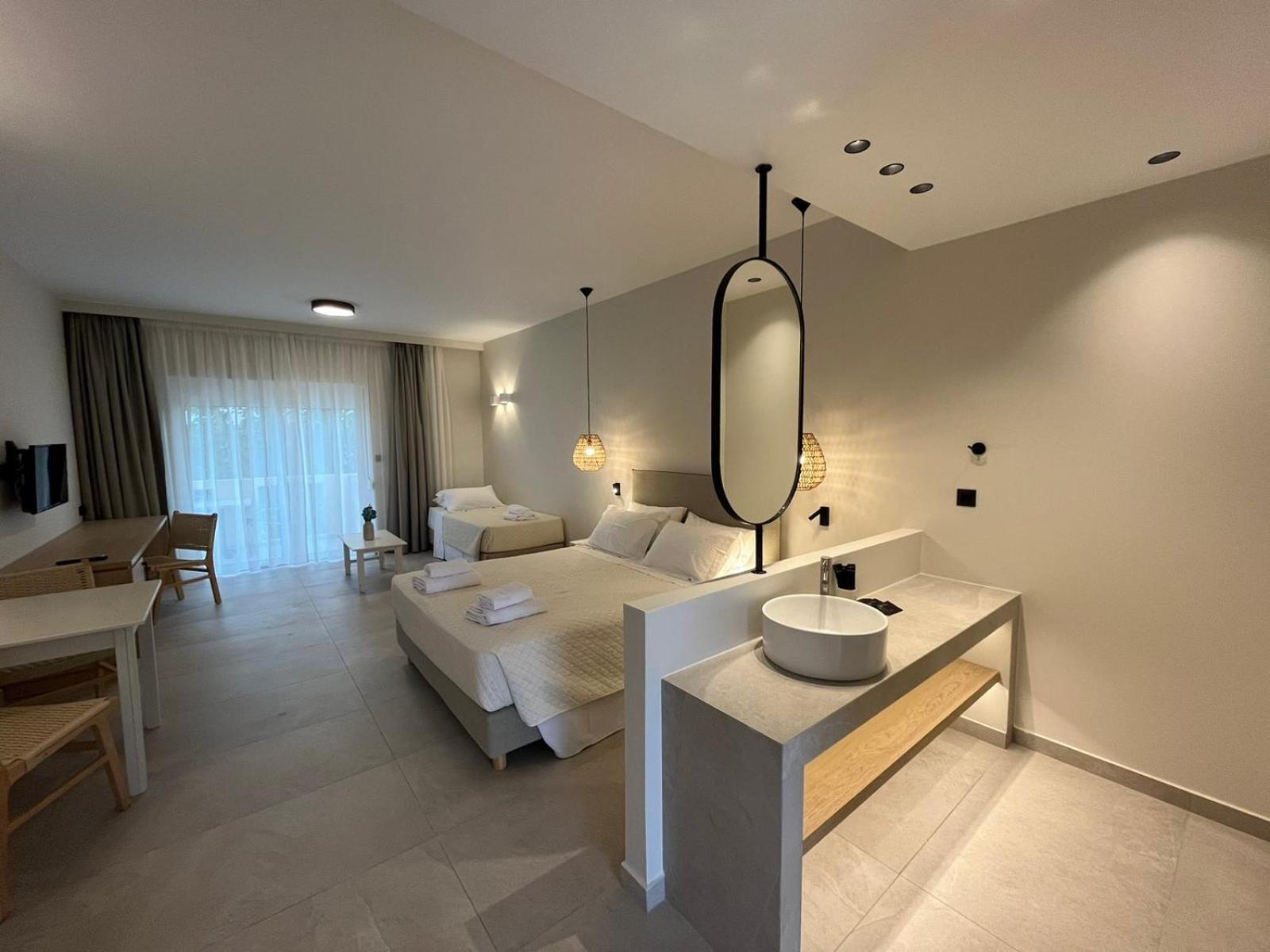 Mediterranean Sea Top Floor Palaiochora Ngoại thất bức ảnh