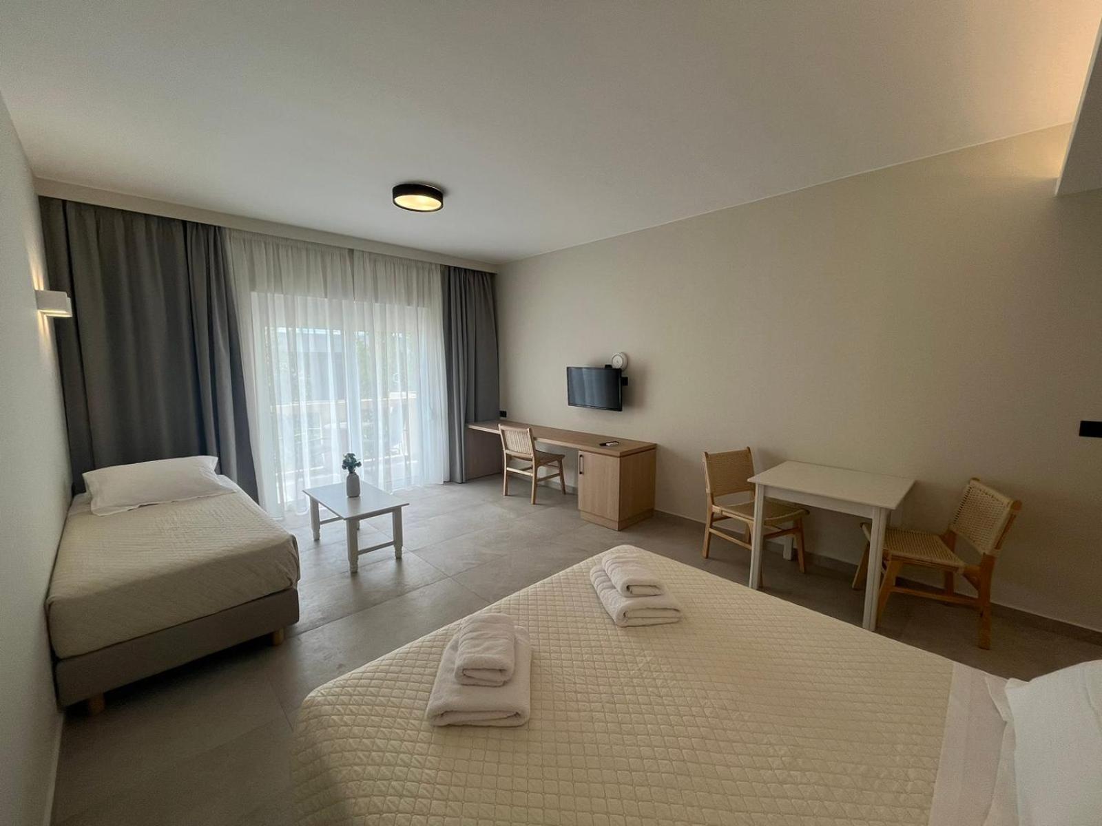 Mediterranean Sea Top Floor Palaiochora Ngoại thất bức ảnh