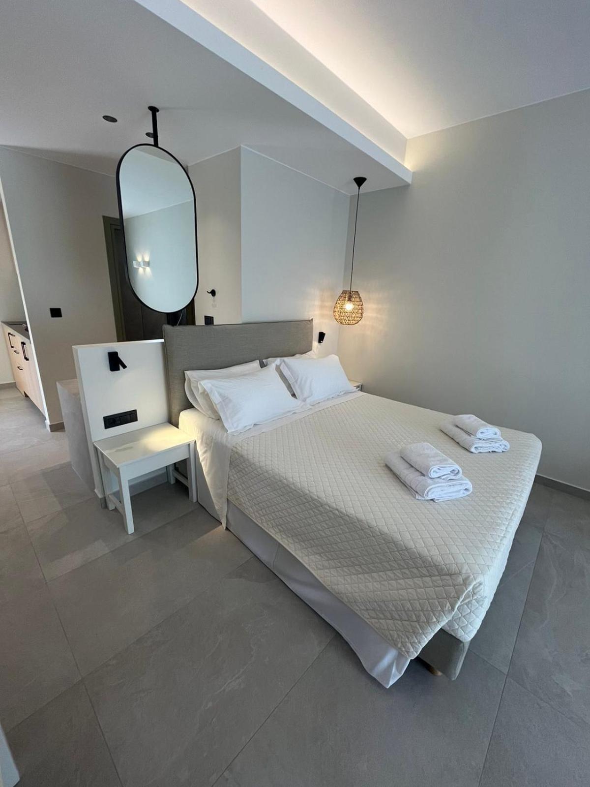 Mediterranean Sea Top Floor Palaiochora Ngoại thất bức ảnh