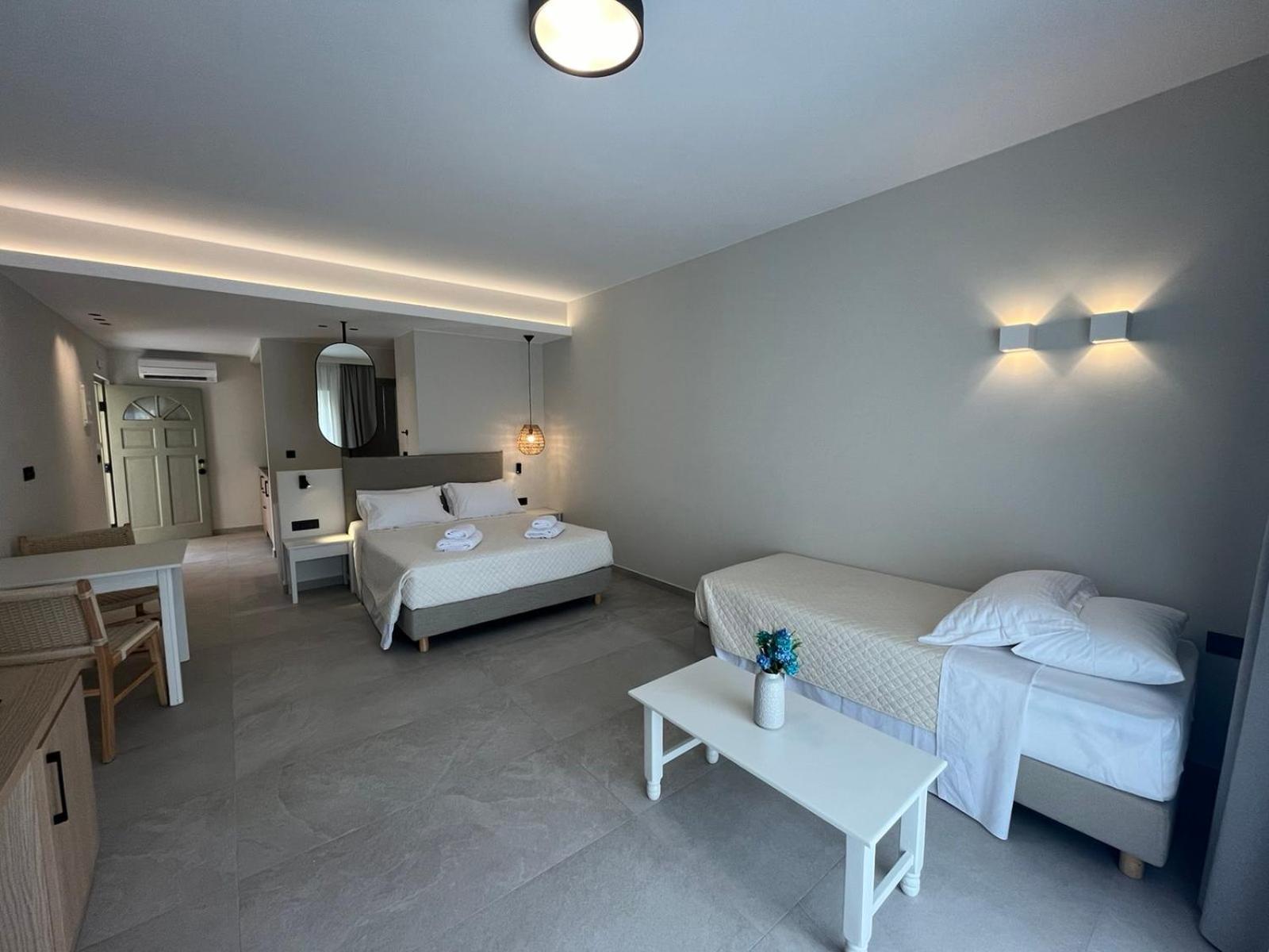 Mediterranean Sea Top Floor Palaiochora Ngoại thất bức ảnh