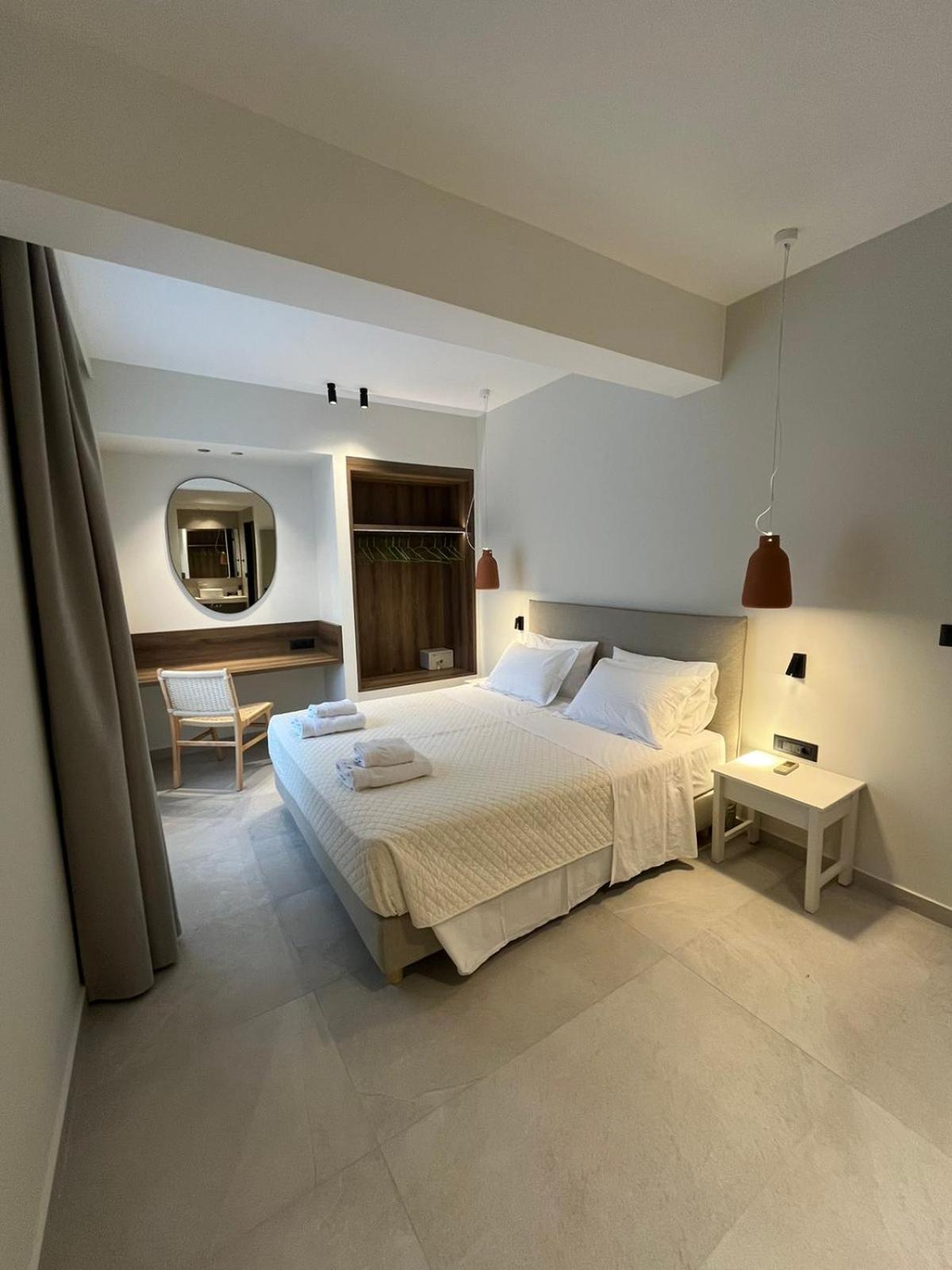 Mediterranean Sea Top Floor Palaiochora Ngoại thất bức ảnh