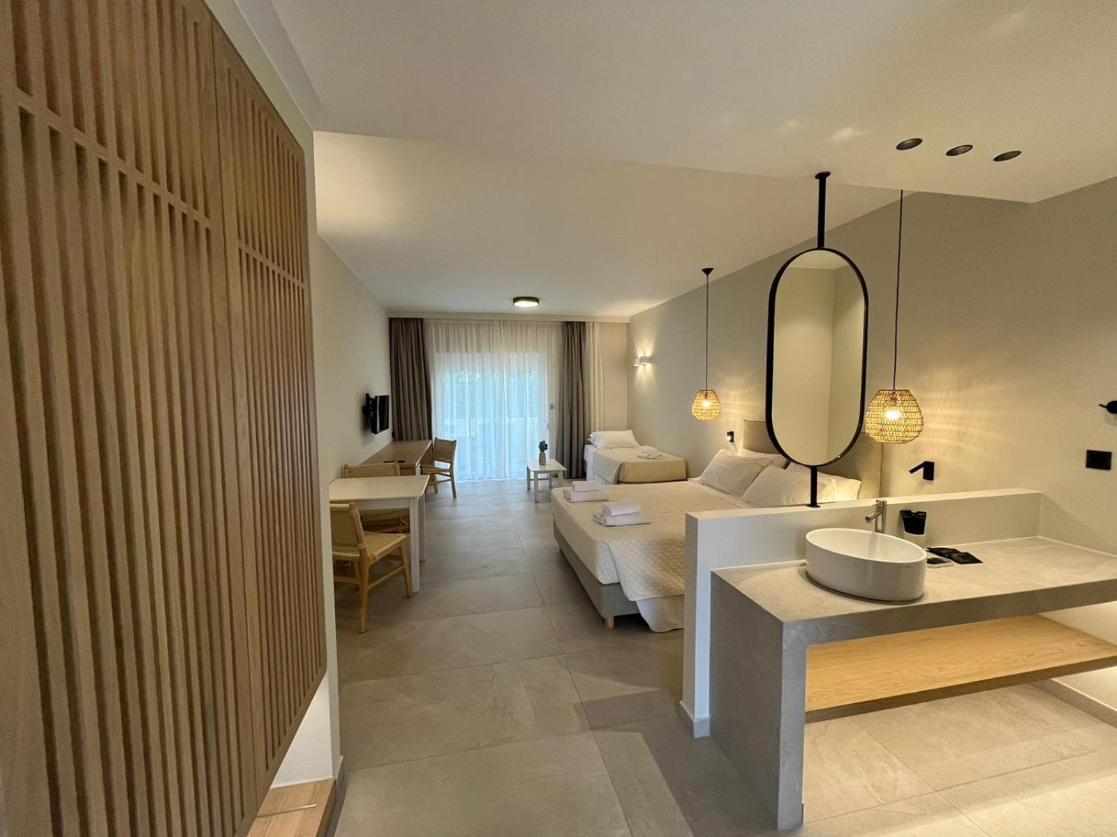 Mediterranean Sea Top Floor Palaiochora Ngoại thất bức ảnh