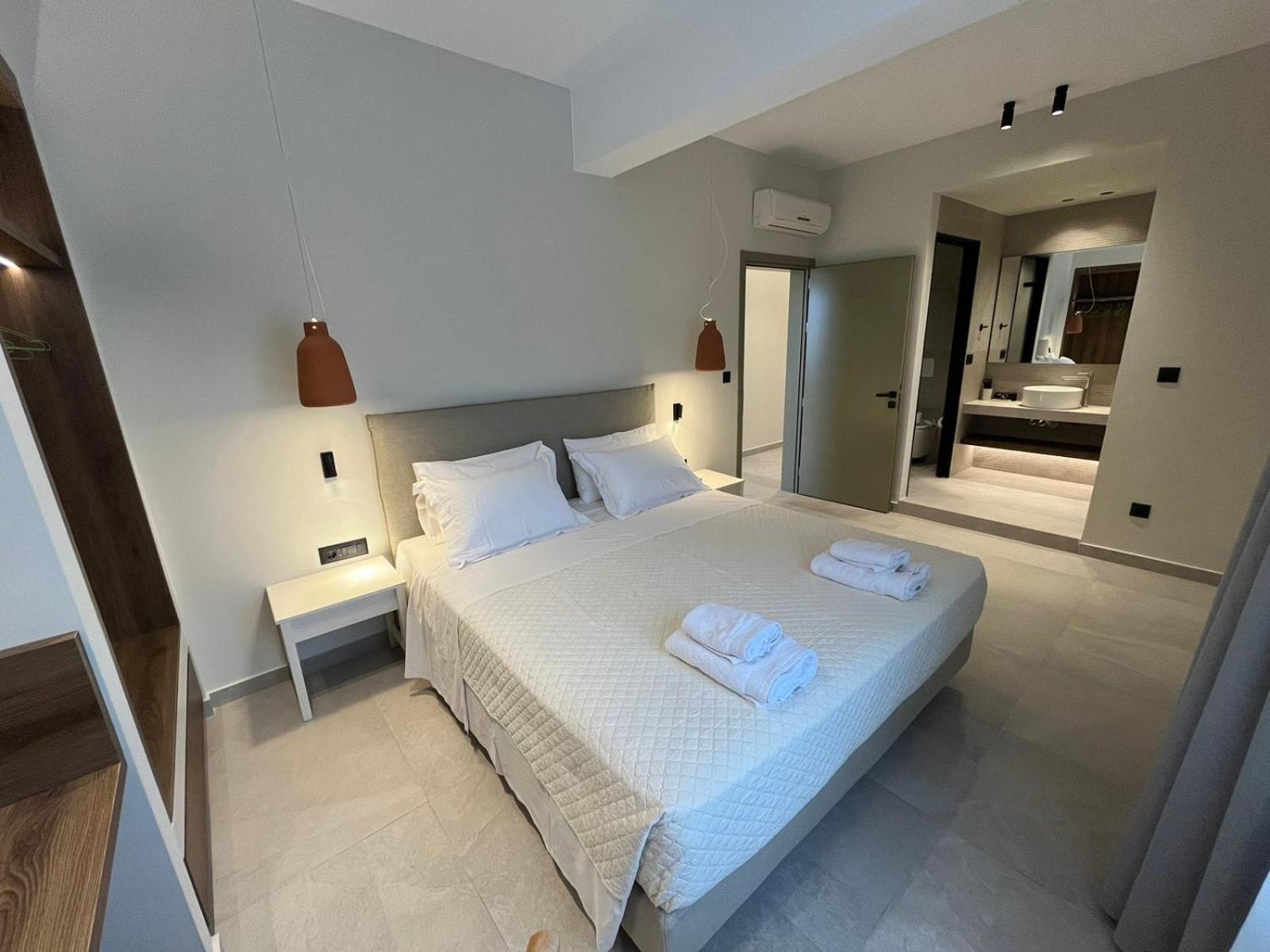 Mediterranean Sea Top Floor Palaiochora Ngoại thất bức ảnh