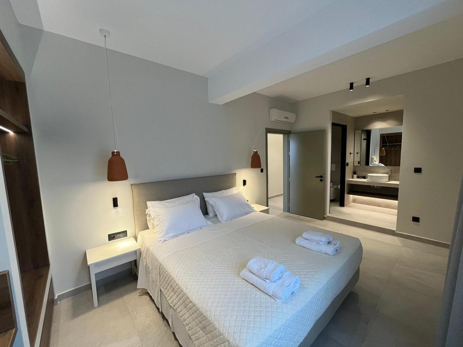 Mediterranean Sea Top Floor Palaiochora Ngoại thất bức ảnh